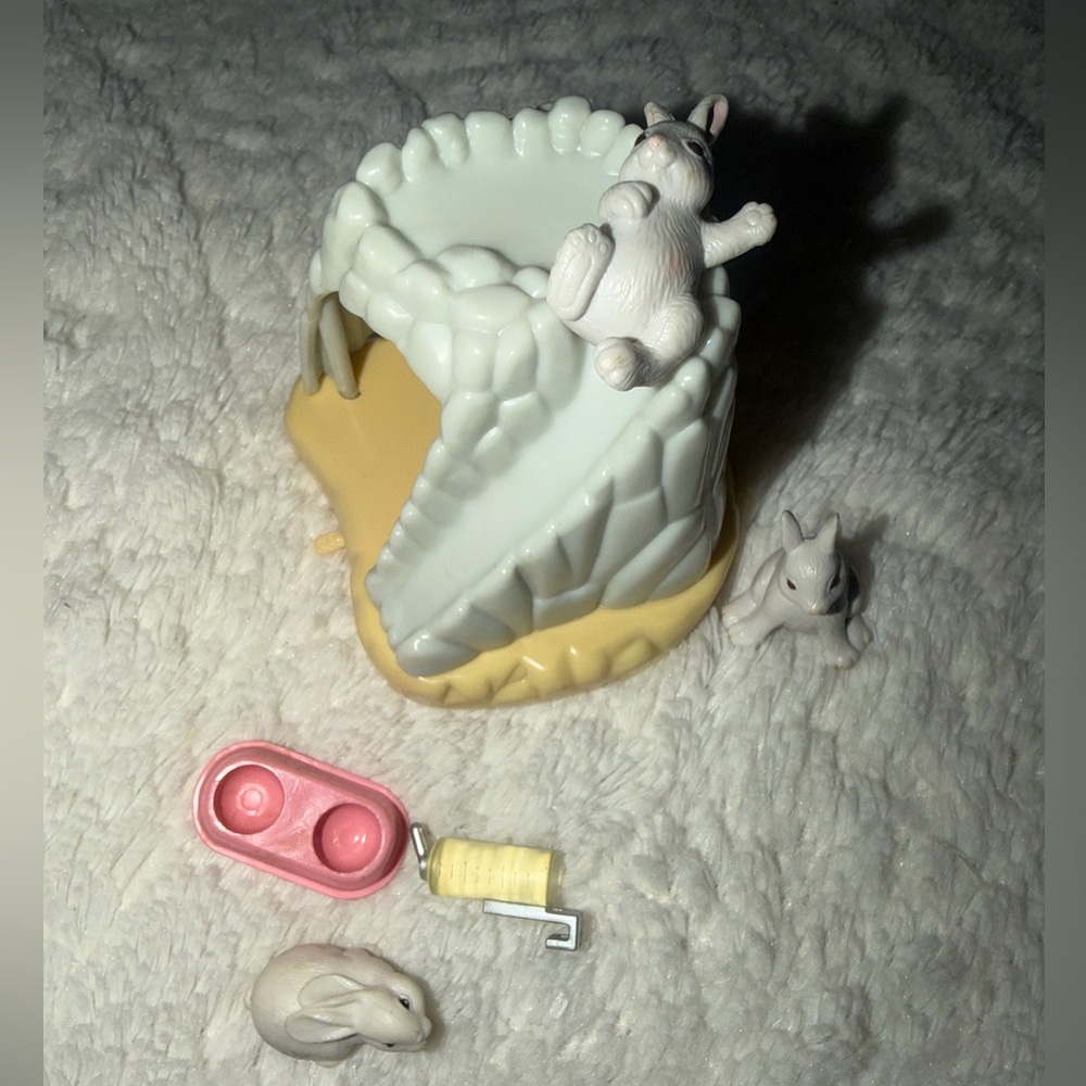 Littlest Pet Shop Bunny Playset. MUST BE BUNDLED